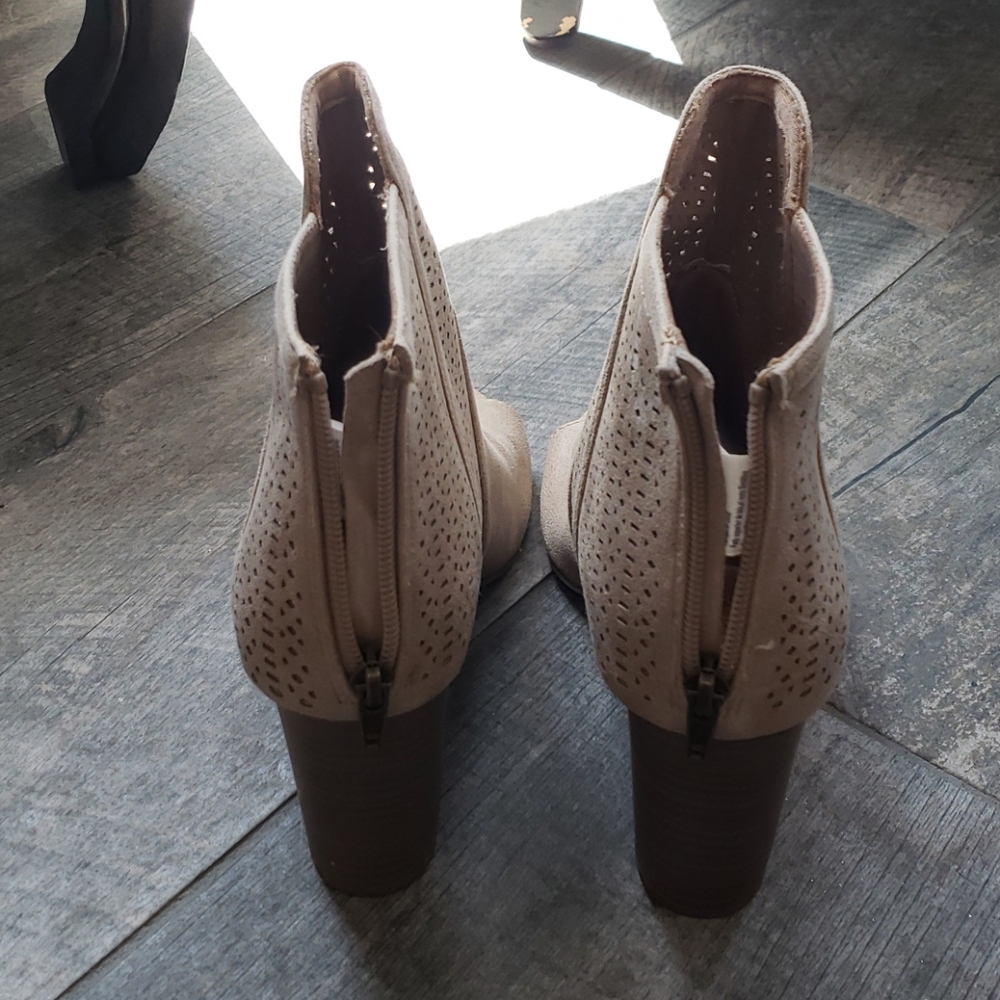 NWOT Report Booties - Picture 3 of 5
